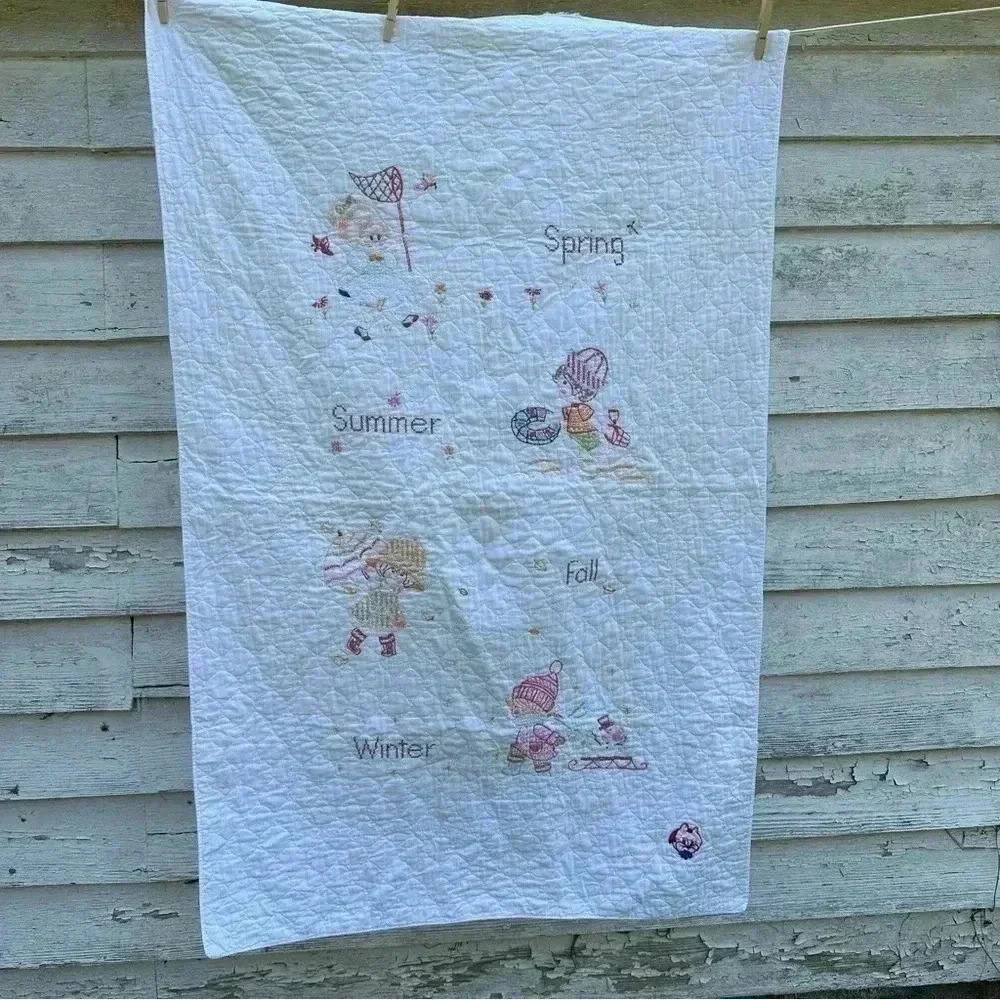 VINTAGE BABY QUILT in good condition somewhere see‎ pics